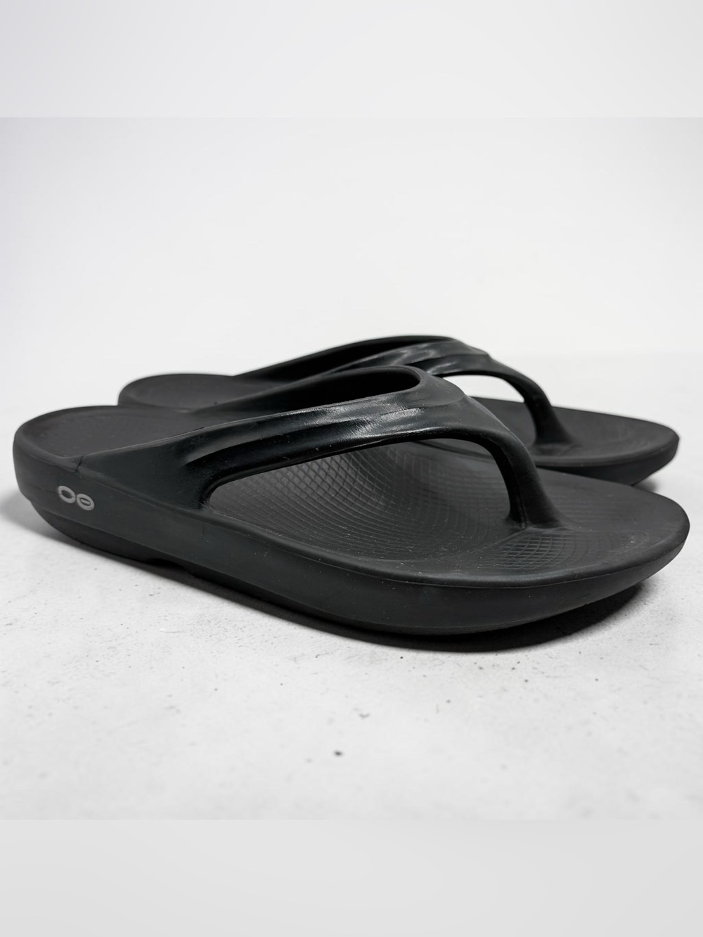 OOFOS OOlala Women’s Recovery Sandals Size 7 Black OOfoam Comfort Thong